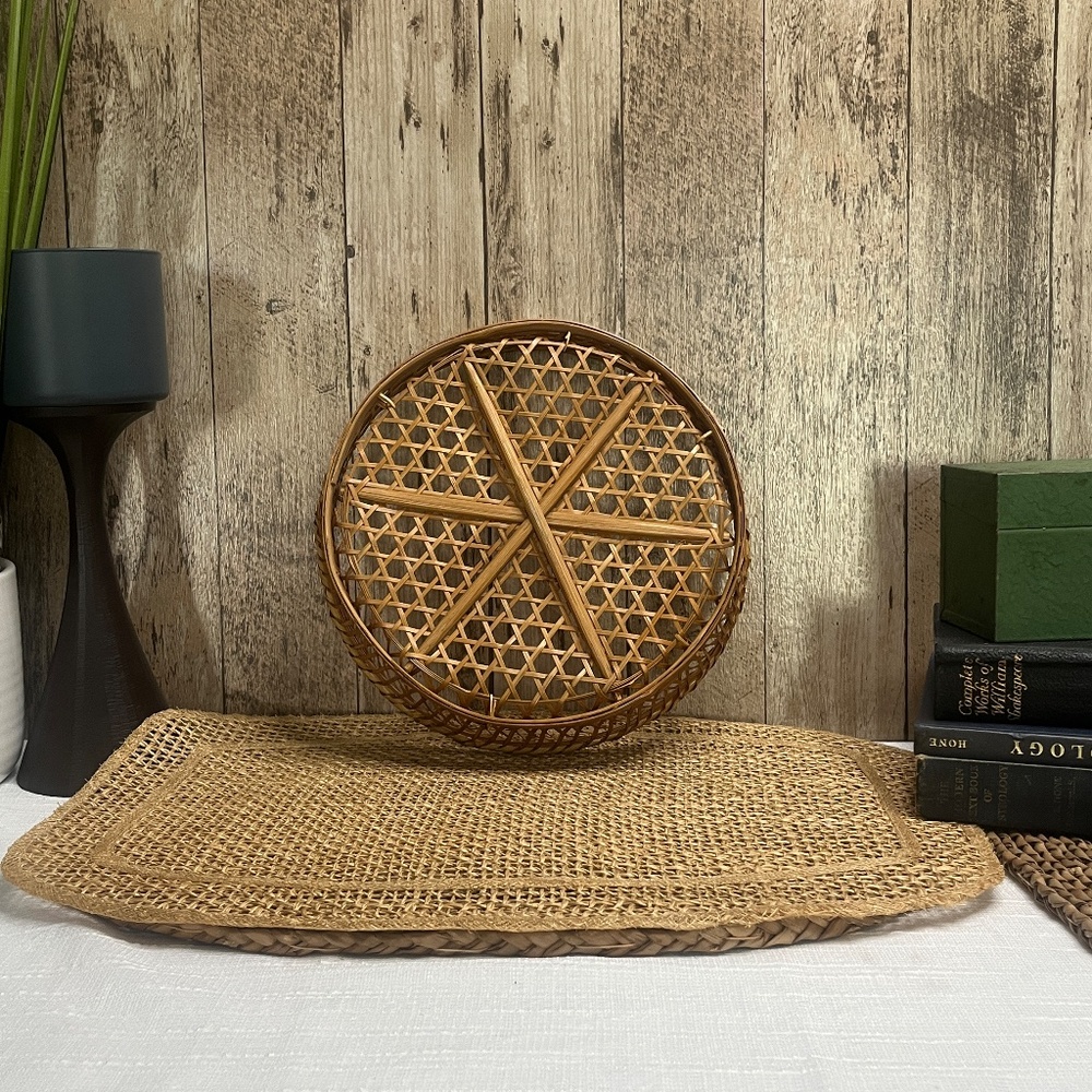 Handwoven Wicker Round Serving Tray Shallow Basket Cottage Core - Picture 3 of 5